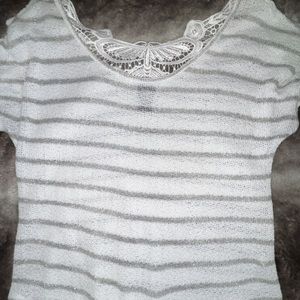 low-neck short sleeve sweater